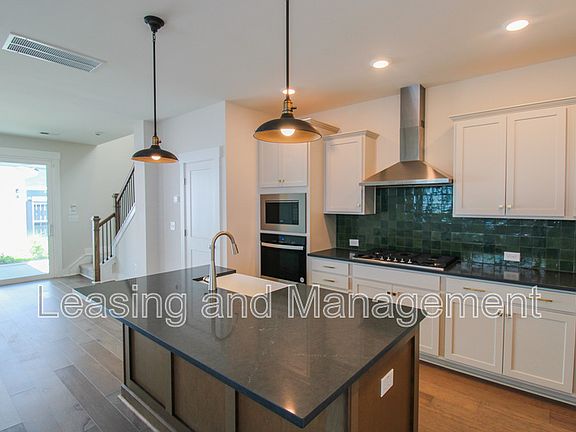 4th image of 111 Crimson St