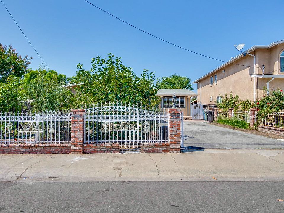 1st image of 411 Larkspur Dr