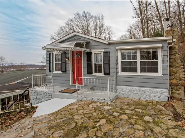 2557 S Ivy St, Allentown, PA 18103