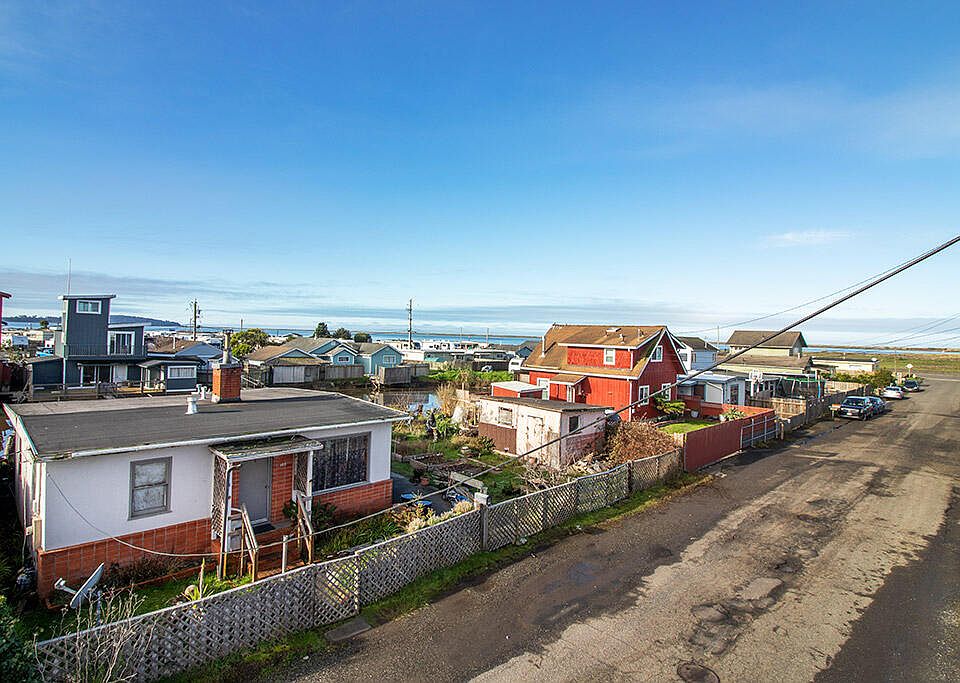 1st image of 105 Crab St