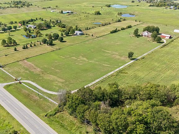 2nd image of 7901 N Highway 72