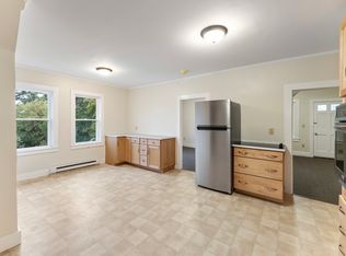 78 Smith St, Putnam, CT 06260