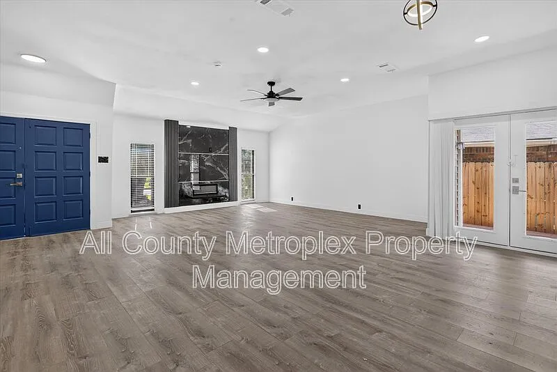 3 bed, 2.0 bath, 1853 sqft, $2,800 — Photo 3