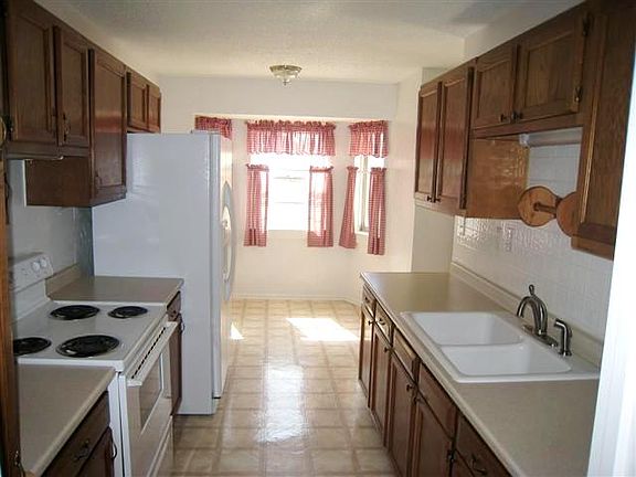 pictures 058 (Small)kitchen
