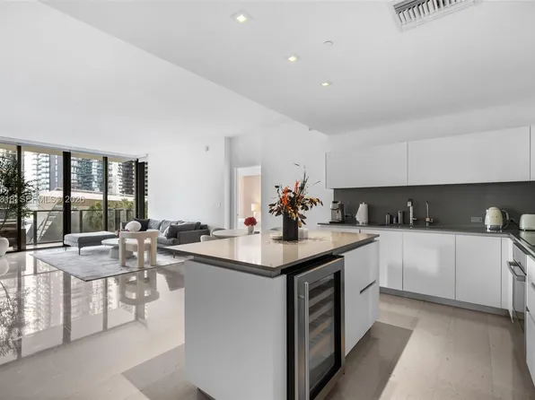 88 SW 7th St APT 809, Miami, FL 33130