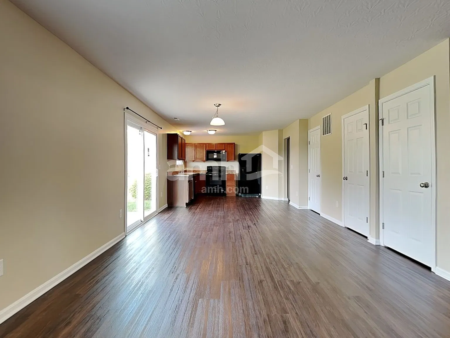4 bed, 2.5 bath, 1983 sqft, $2,575 — Photo 4