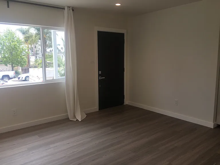 2076 Thomas Ave — Photo 4