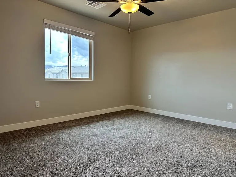 Three Bedroom Red Mountain Vista Town Home — Photo 33