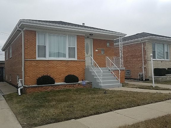 3rd image of 557 Hoxie Ave