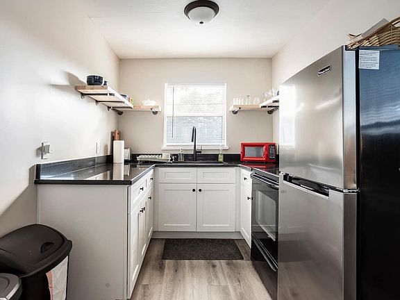4th image of 1111 1/2 Queen St N #1/2