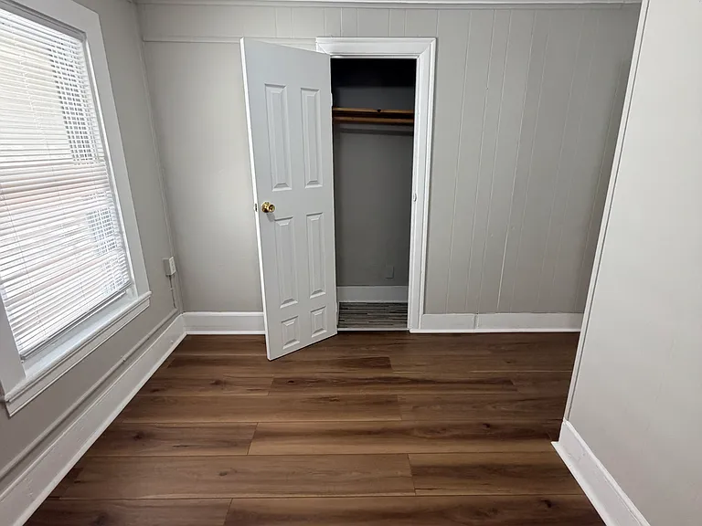 202 Hallock Ave — Photo 13