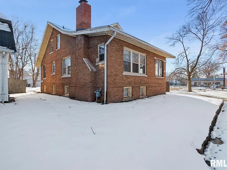 1816 W Callender Ave — Photo 2