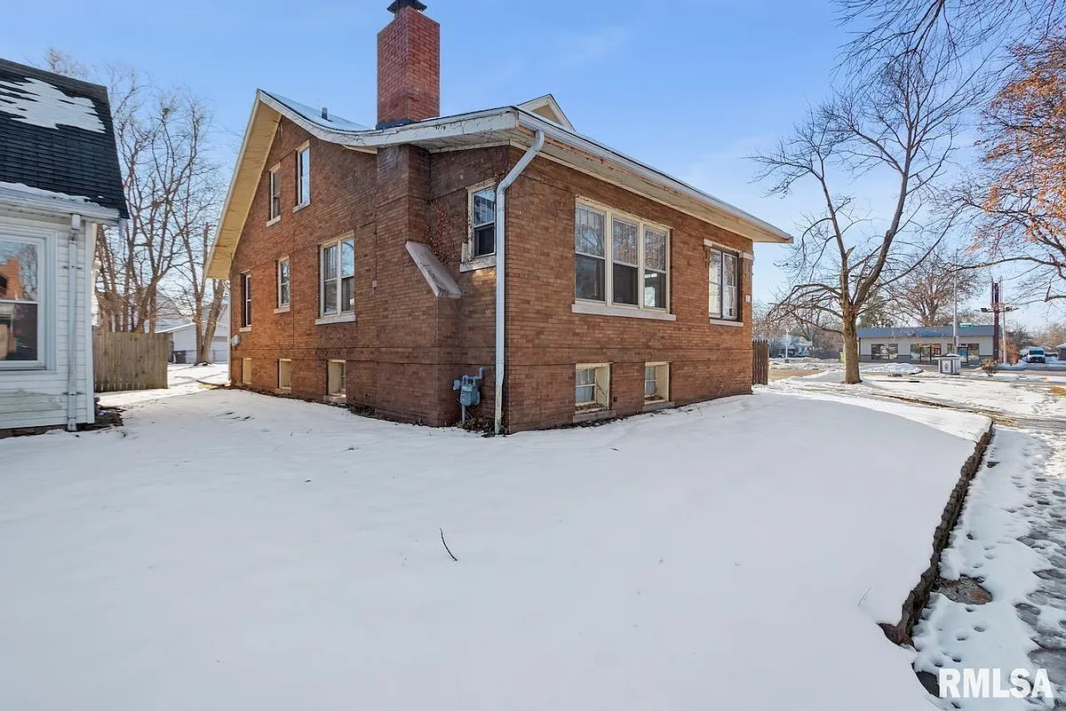 Building Photo - 1816 W Callender Ave