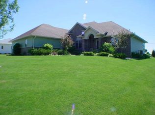 4038 Pheasant Dr, Cedar Falls, IA 50613