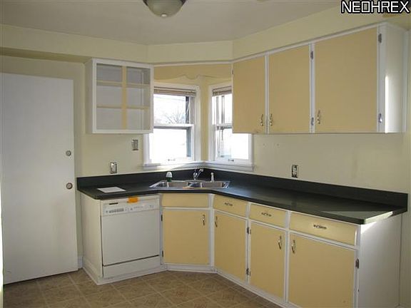 2nd image of 5241 Chestnut Hill Dr