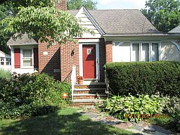 2nd image of 1424 E Front St