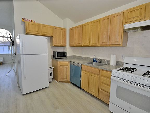4th image of 36 Jewett Ave #B