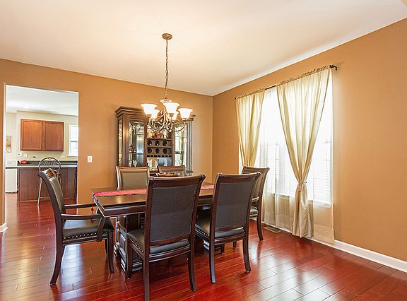 5th image of 5879 Chatham Dr