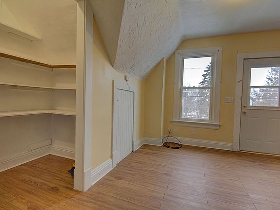 4th image of 618 E 15th St