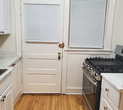 3rd image of 6536 N Francisco Ave #1E