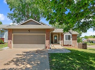 1396 E Longhorn Ct, Derby, KS 67037