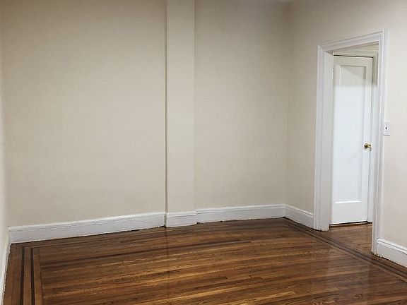 3rd image of 4756 45th St APT 7B