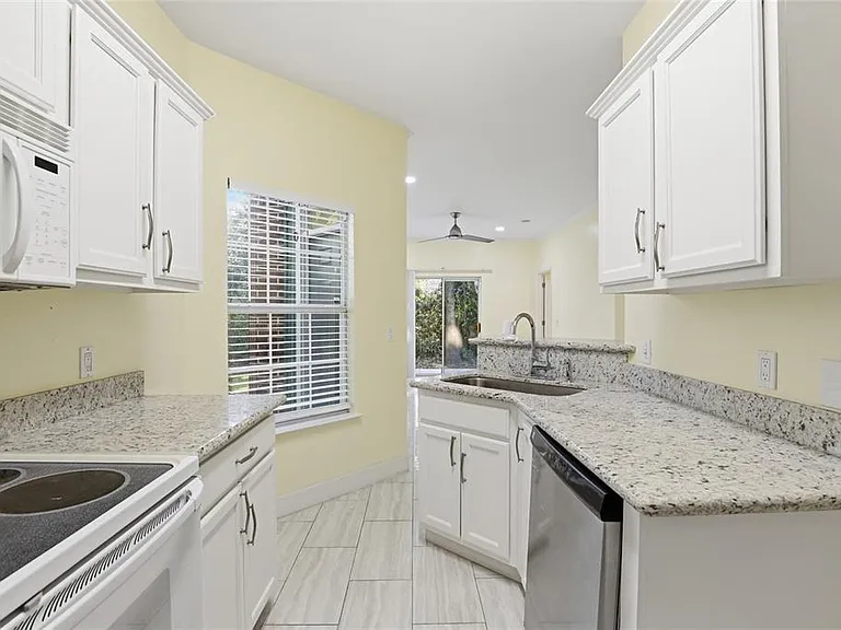 510 NW 50th Blvd #510 — Photo 14