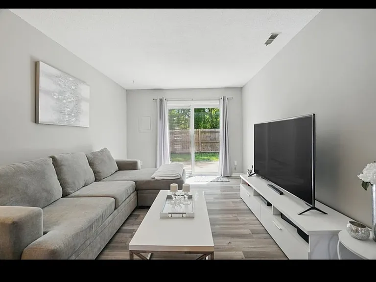 5009 Ashforth Ct — Photo 2