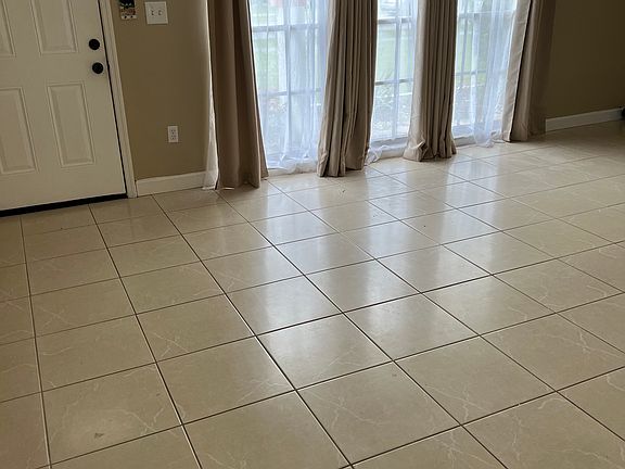 4th image of 2687 Sabrina St NE