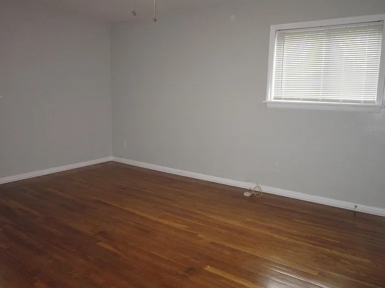521 Greencastle Ln — Photo 14