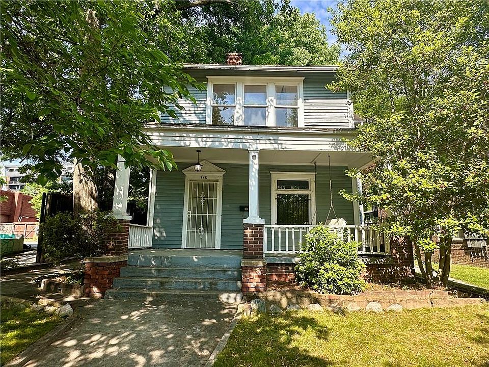 1st image of 710 Lakeview Ave NE
