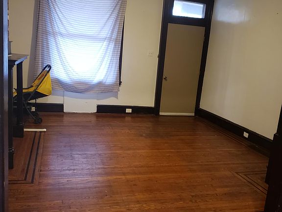 2nd image of 736 E Ontario St