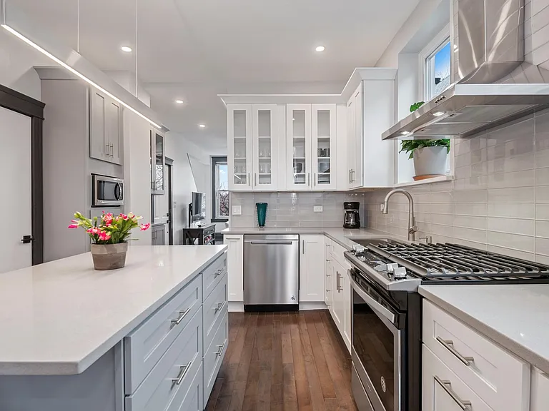 1836 N Paulina St #3 — Photo 5
