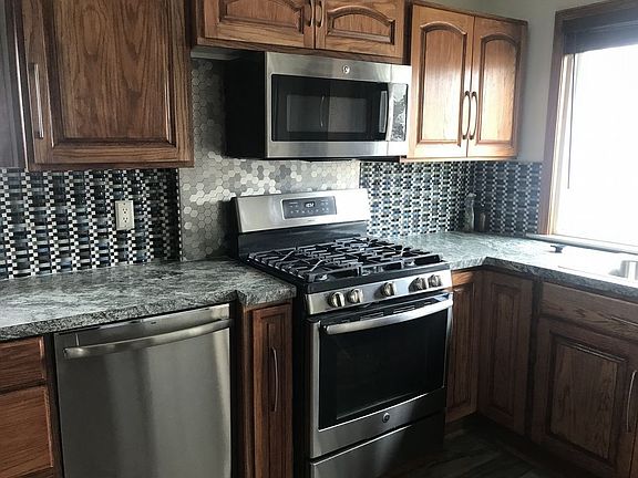 4th image of 17735 Tennyson St
