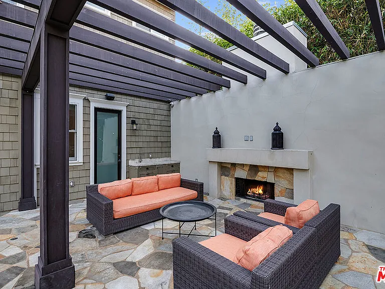 10161 Valley Spring Ln — Photo 23