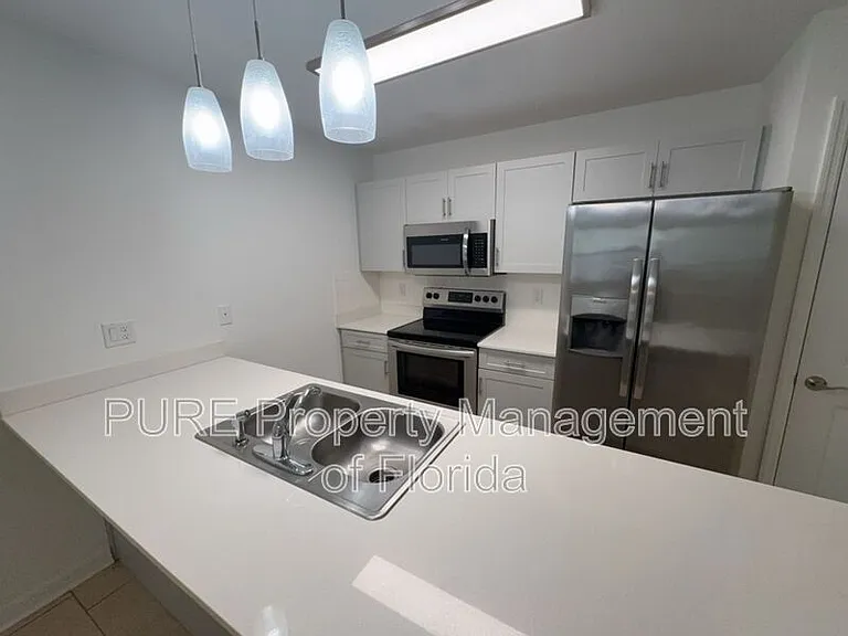 318 NE 7th Ter #102 — Photo 6