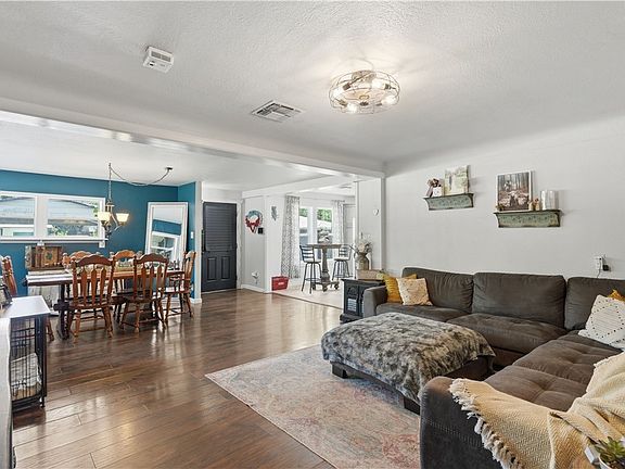 2nd image of 733 E Krezdorn St