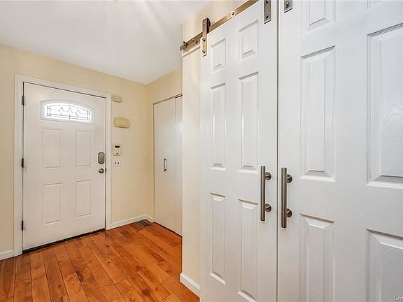 3rd image of 192 Carrollwood Dr