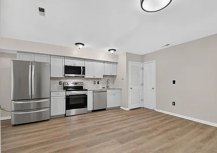 2 bed, 700 sqft, $1,800 — Photo 4