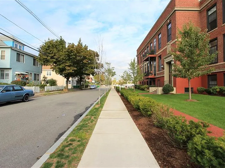 121 Yale St #1 — Photo 17