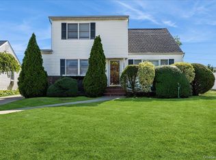 2846 Walter Rd, Wantagh, NY 11793