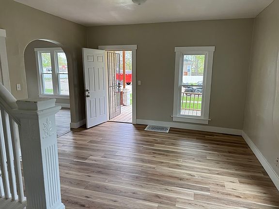 2nd image of 327 Stanley St