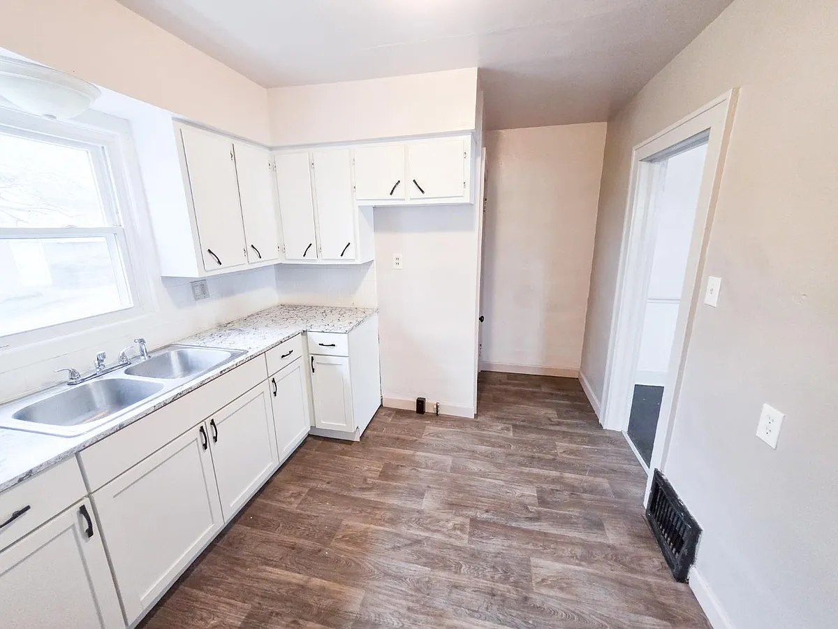 Unit Photo - 2044 18th St SW
