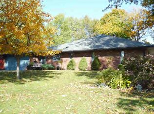 1 Carriage Ln, Danville, IL 61832