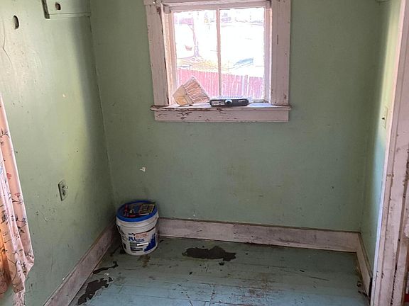 4th image of 41 Willow St