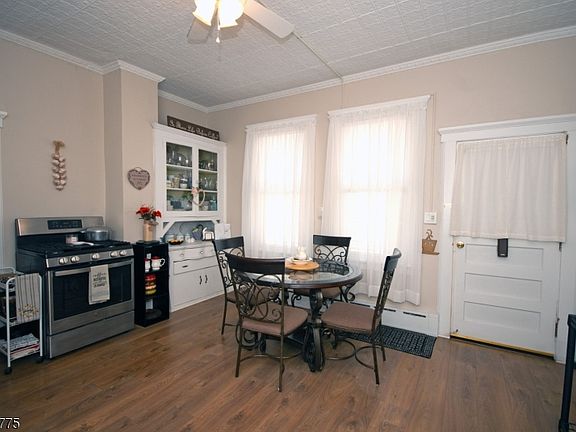 5th image of 650 Main St