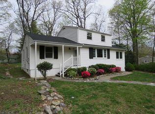 40 Glacier Dr, Morris Plains, NJ 07950