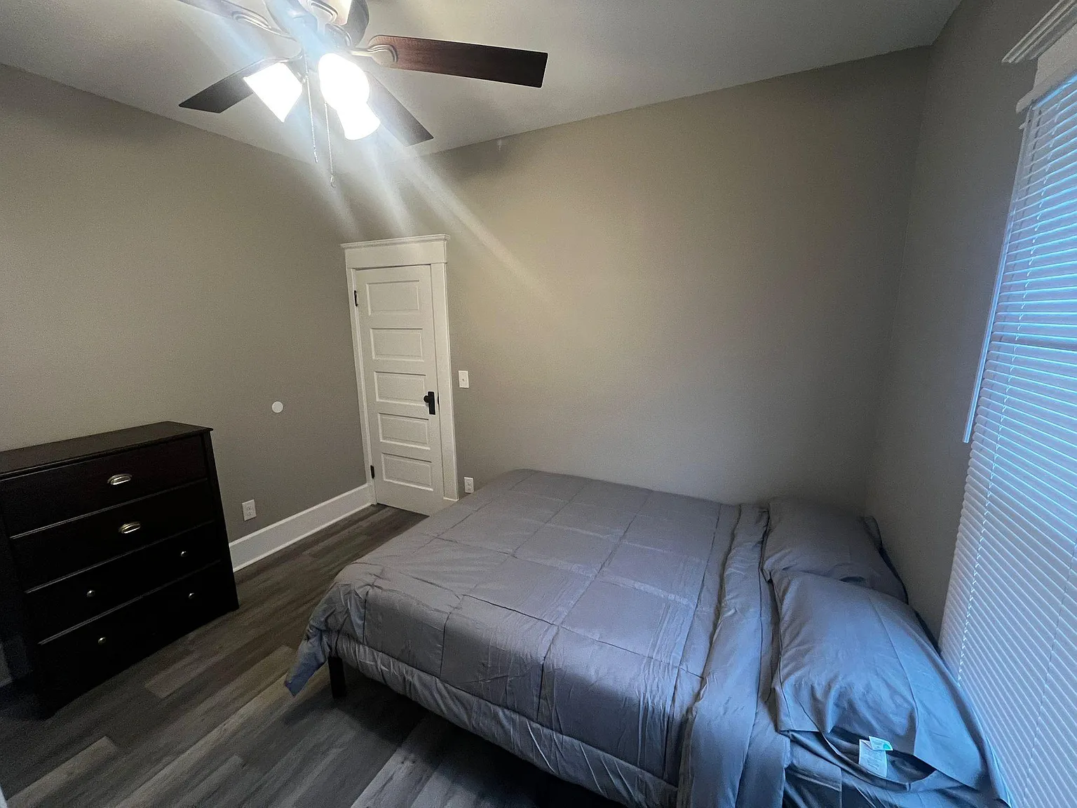 4 bed, 3.5 bath, 2975 sqft, $815 — Photo 1