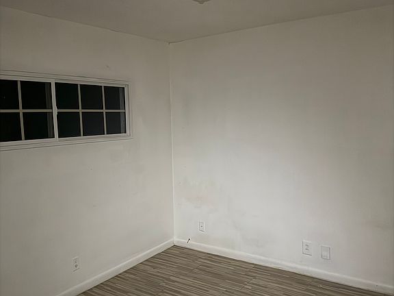 5th image of 1061 Laurel Ln NW #B