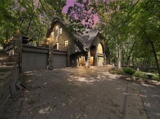 928 NW Cedar Creek Ln, Lees Summit, MO 64081
